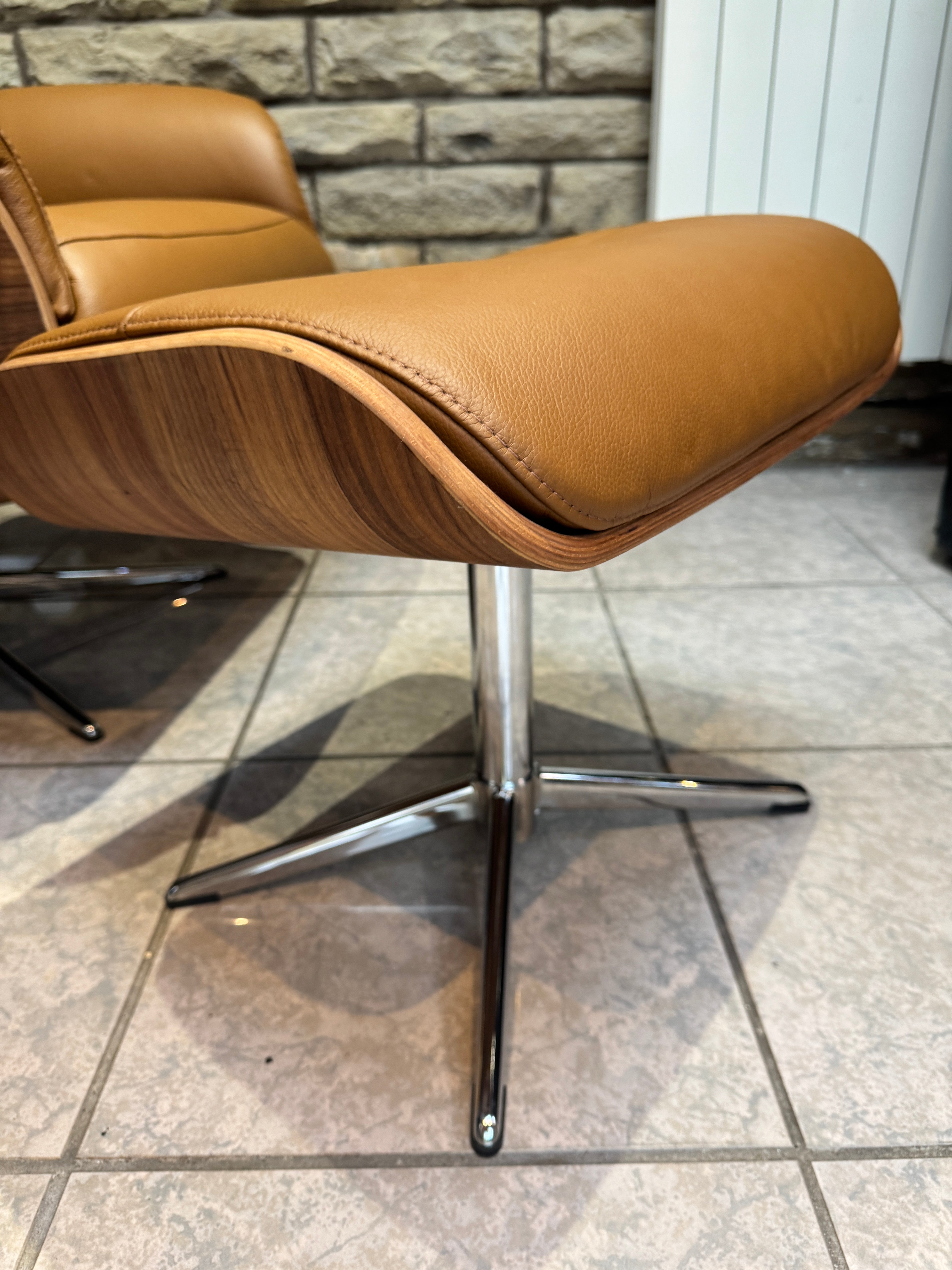 Skara manual reclining swivel chair & footstool in Texas Tan leather