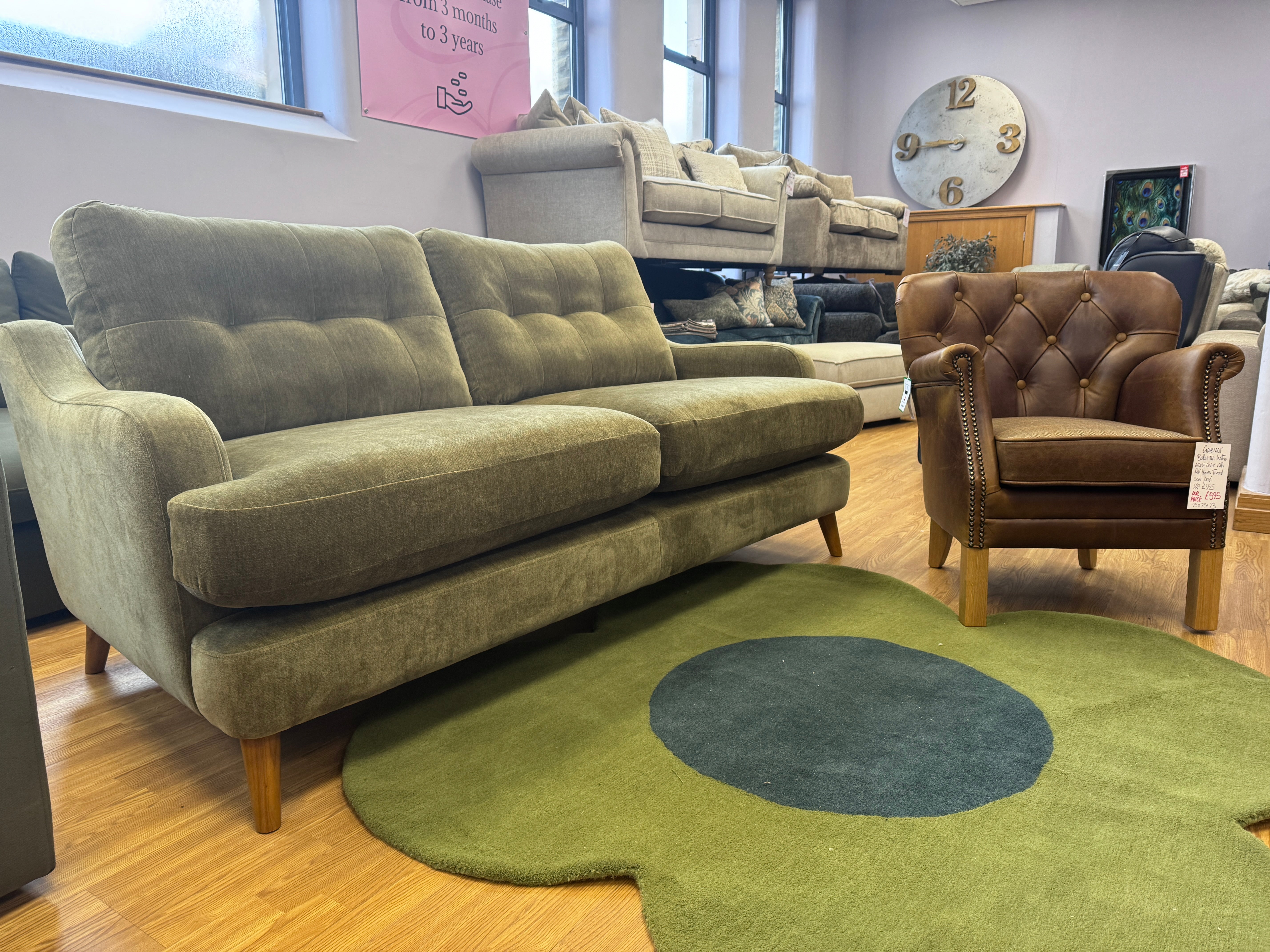 Daisy Flower round rug green & blue 100% wool 150cm
