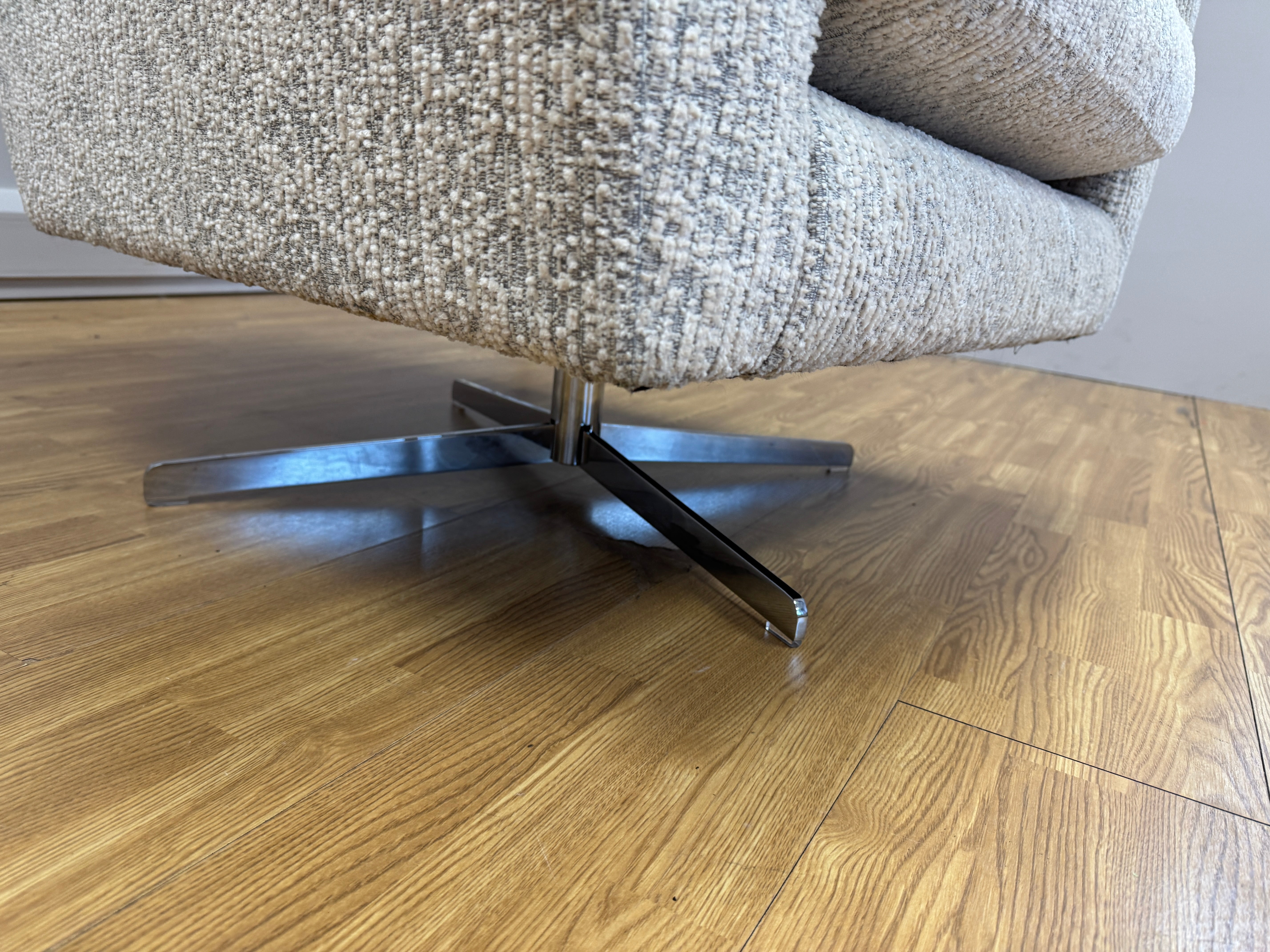 Sinatra large swivel chair in Strato textured boucle fabric