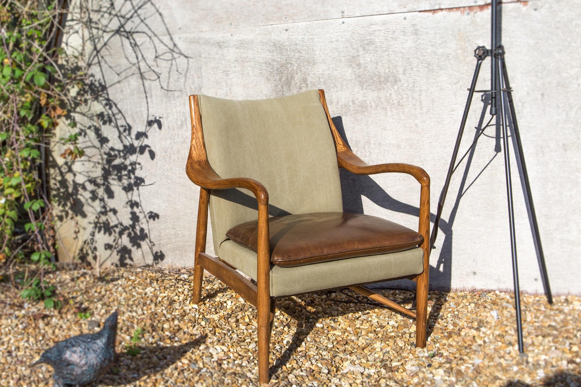 Salisbury accent chair in leather and canvas with polished wooden frame