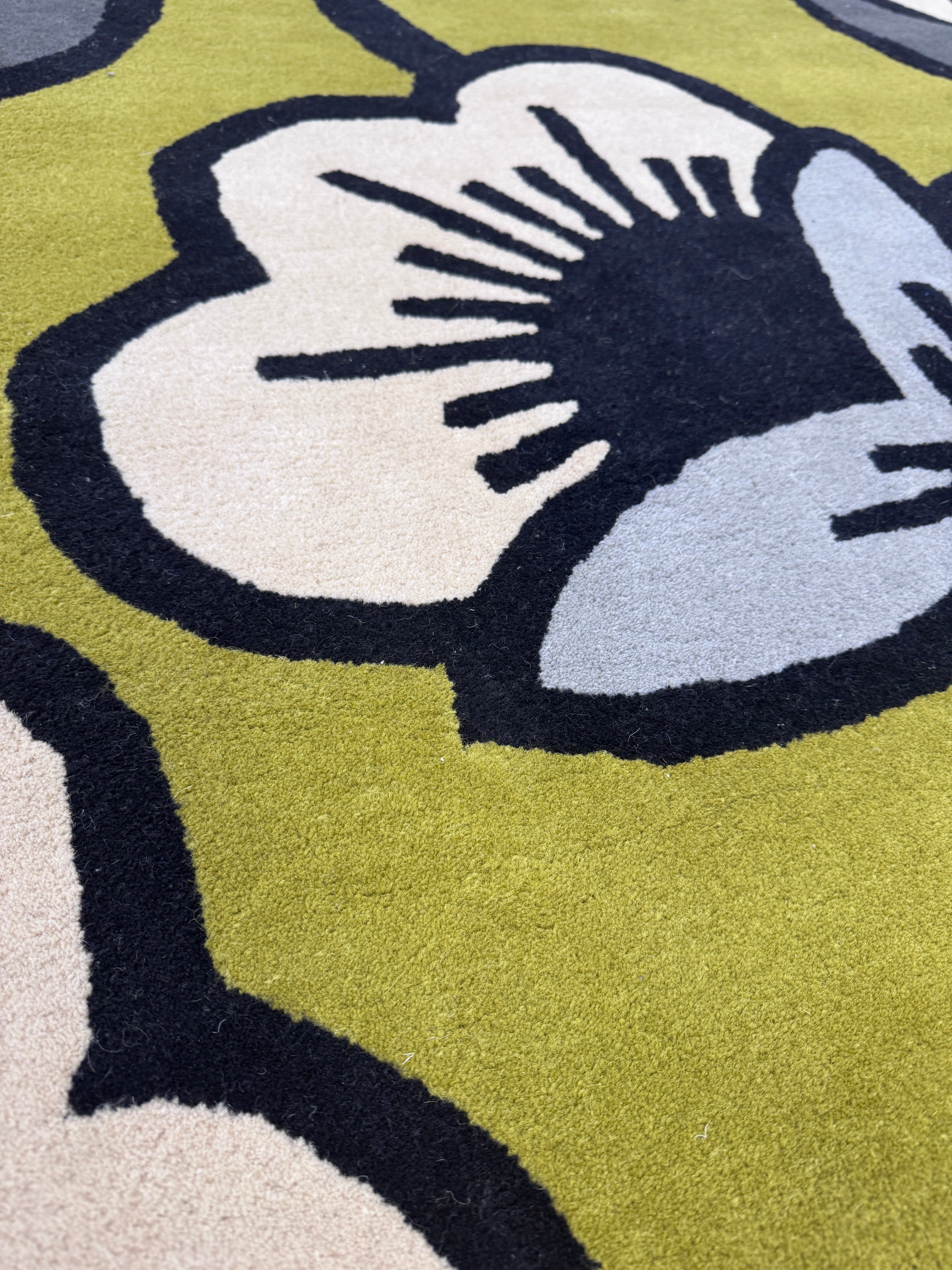 Poppy Flower rug in Olive 100% wool 120 x 180cm