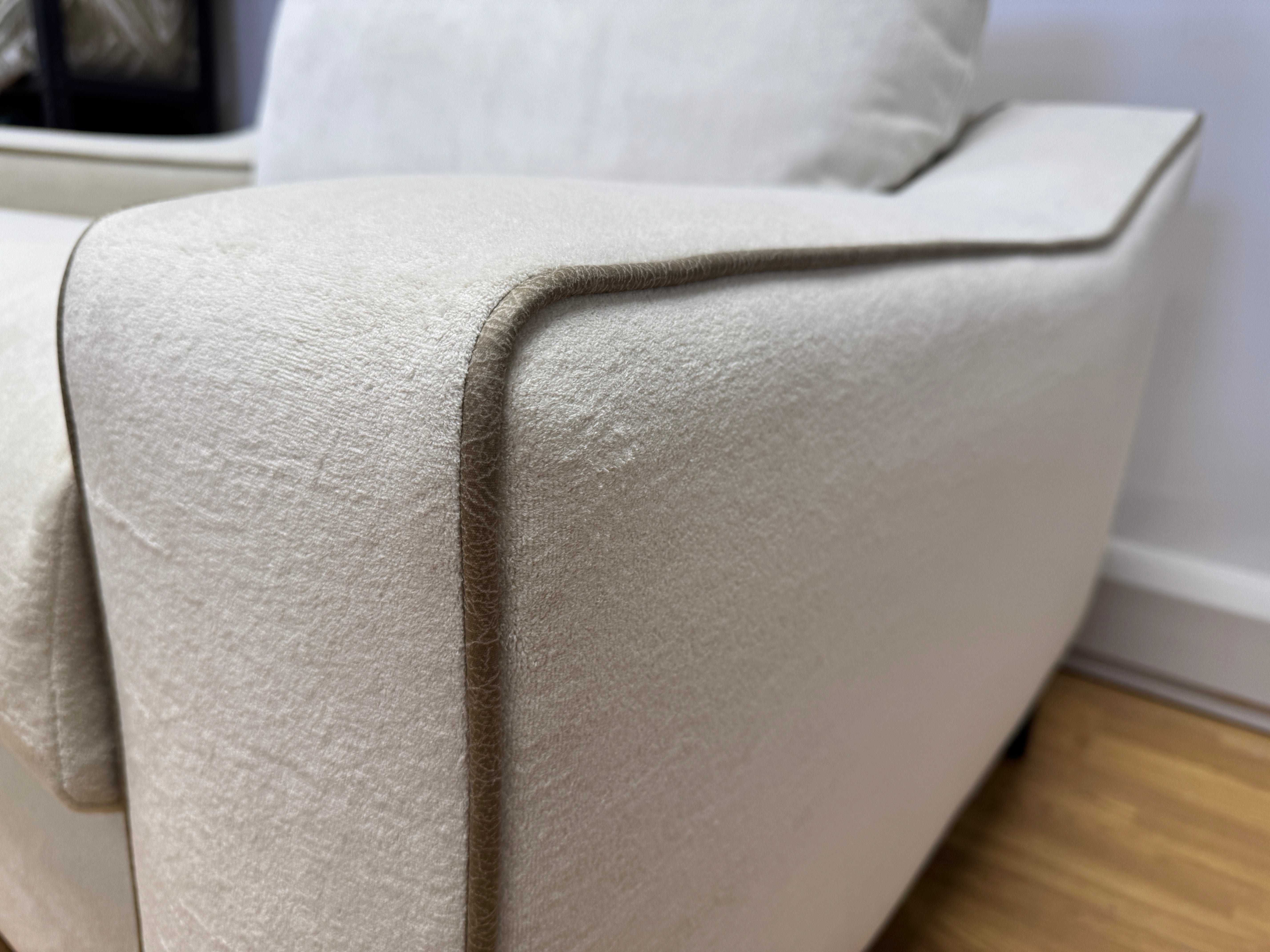 Toronto loveseat in Riga Cream Sherpa fabric