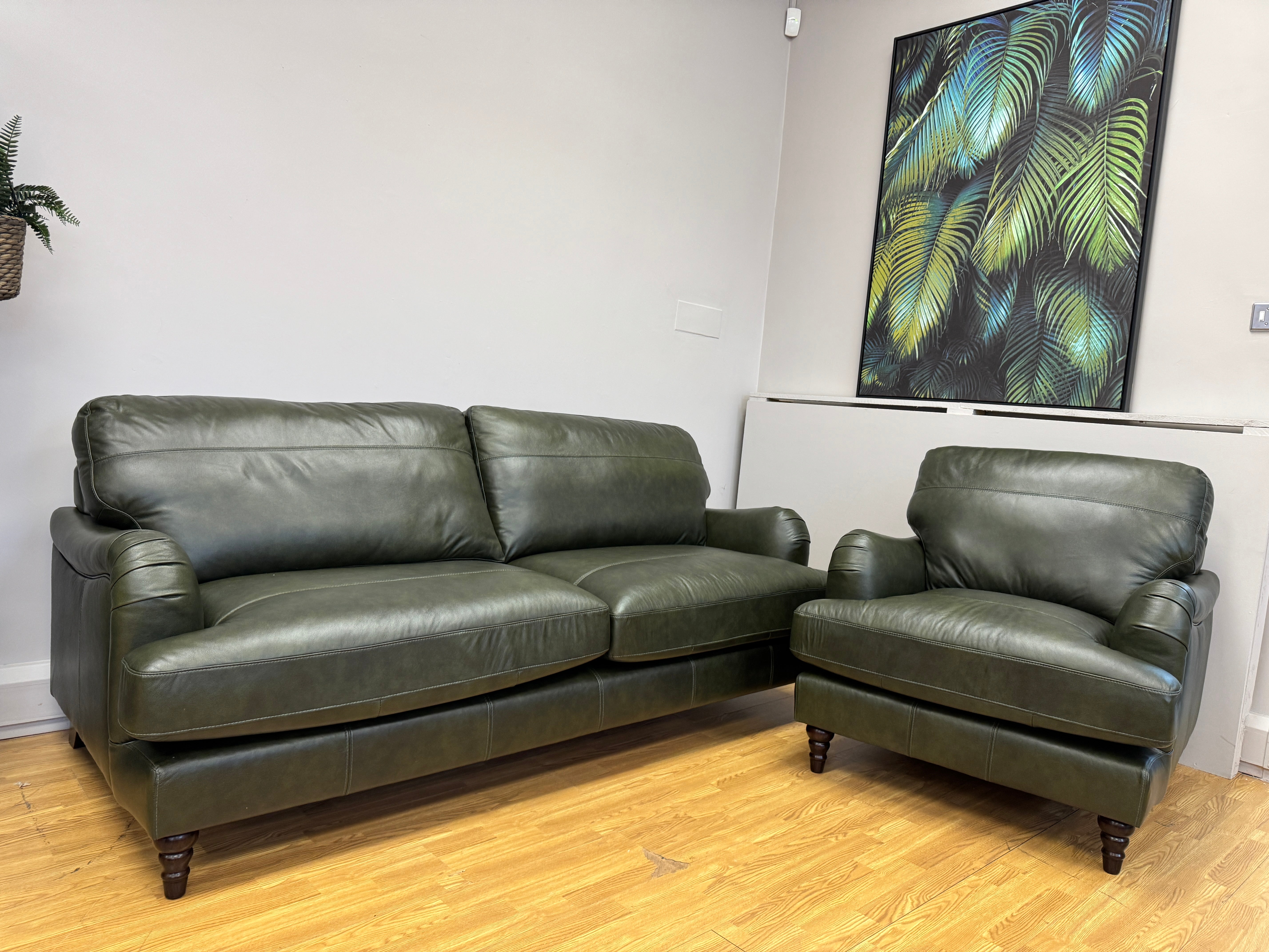 Beatrix loveseat in Turino Green leather
