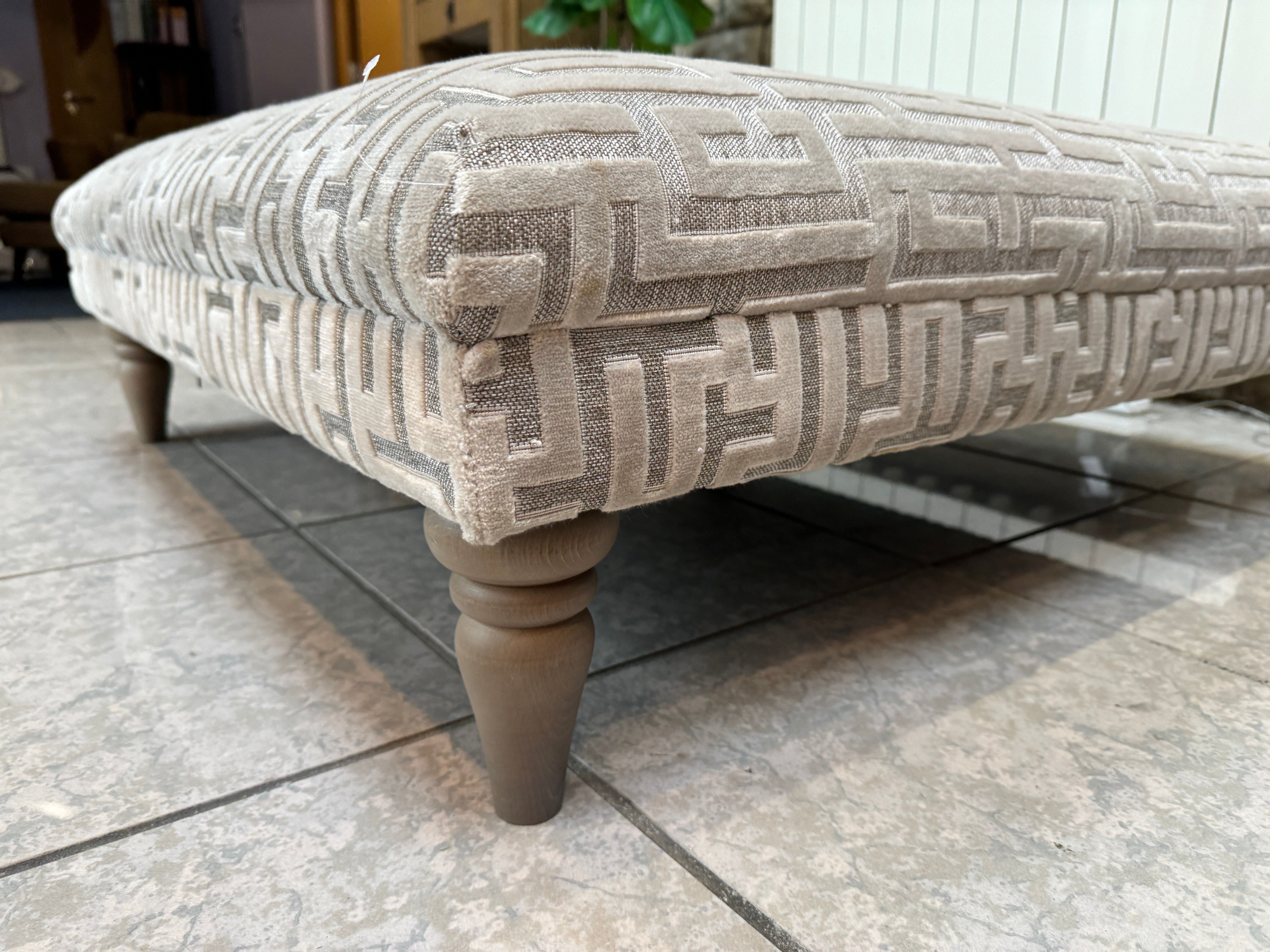 HALE square button top footstool Silver / Natural lazer cut pattern velvet