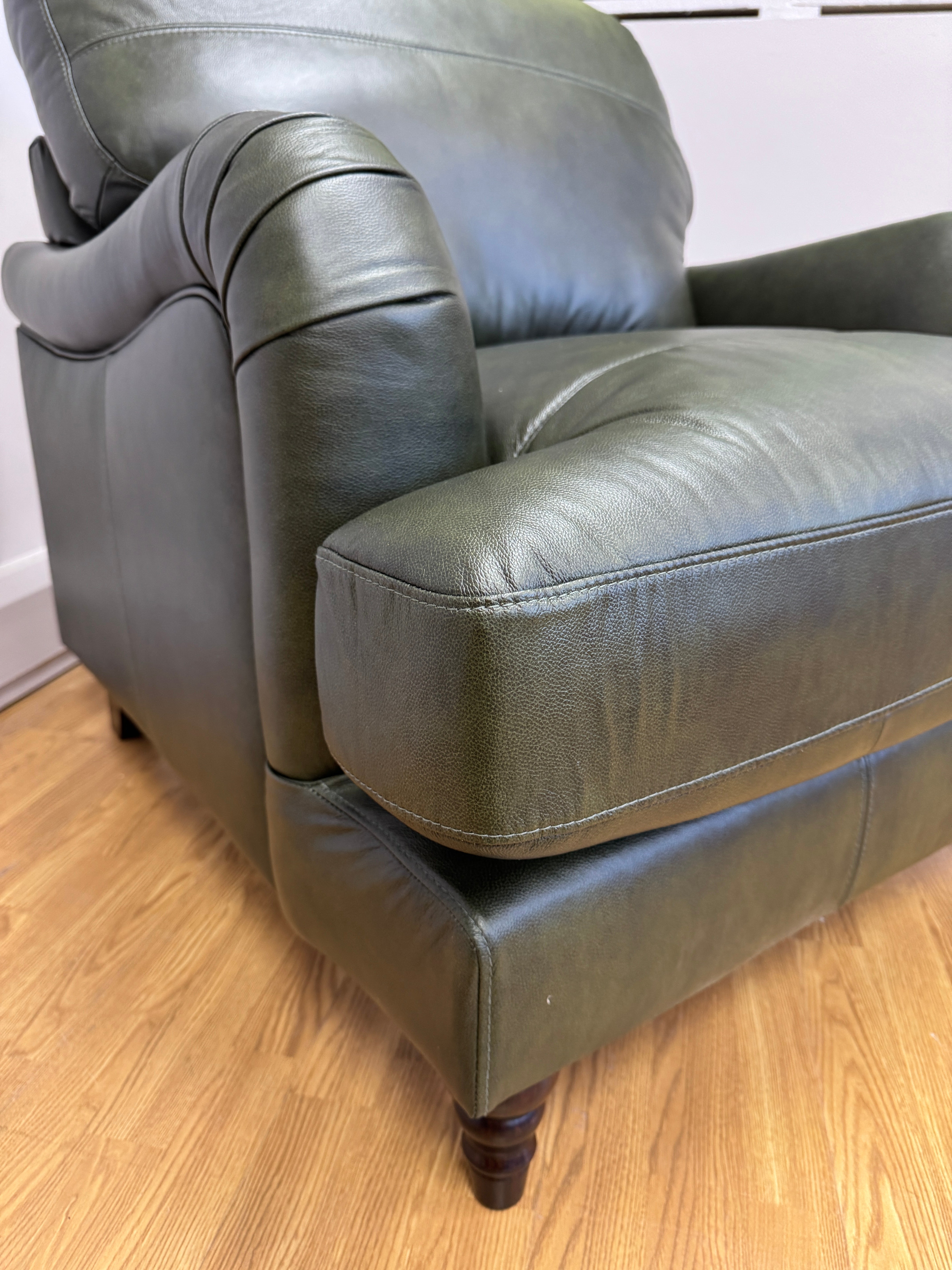 Beatrix standard armchair in Turino Green leather
