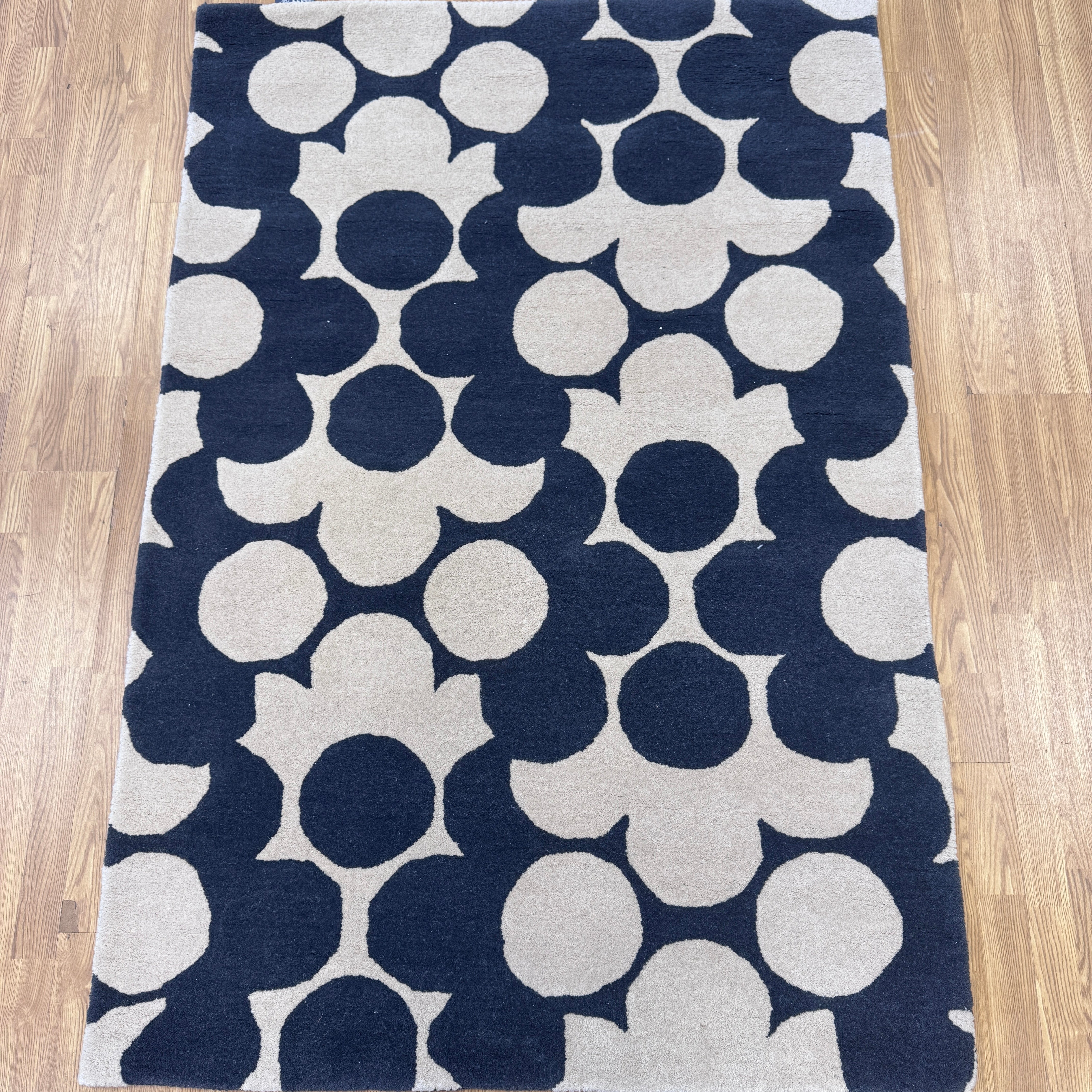 Daisy Flower rug in mono slate 100% wool 120 x 180cm