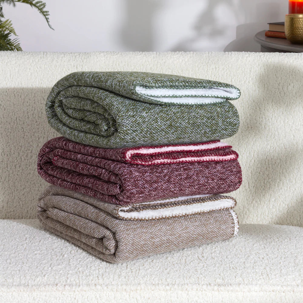 Nurrel Sherpa fleece throw 130 x 180cm in Berry